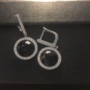 Earrings with secure clasp closure 💎